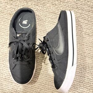 Nike Women's Black Sneakers
